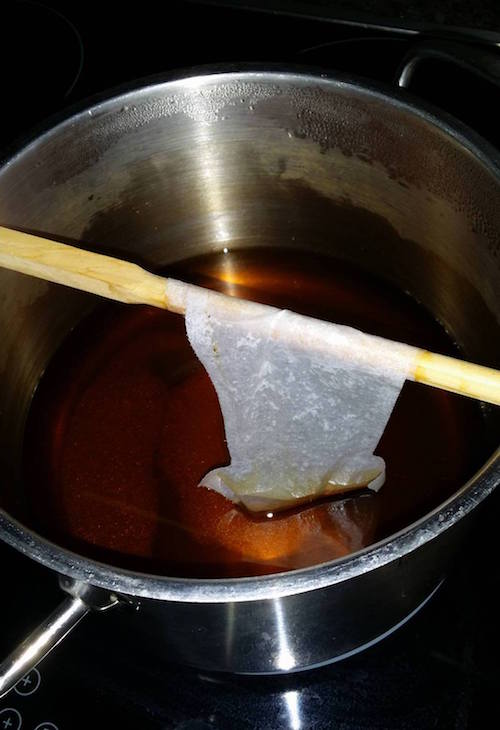 Sort te med sukker